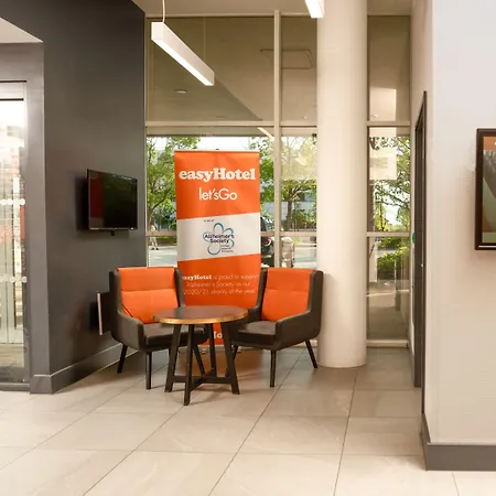 Easyhotel Milton Keynes-3