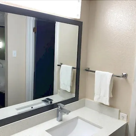 Travelers Inn And Suites Wharton-2