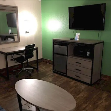 Travelers Inn And Suites Wharton-3