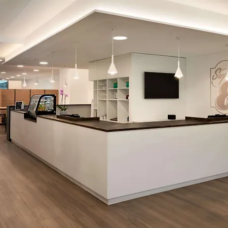 Super 8 By Wyndham Augsburg-3