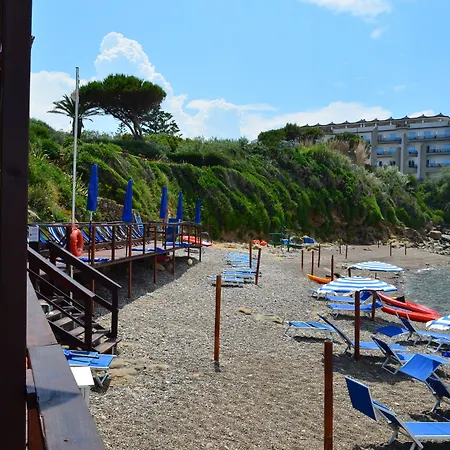Carlton Hotel Riviera-2