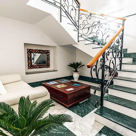 Giulio Cesare 14, Residence-2