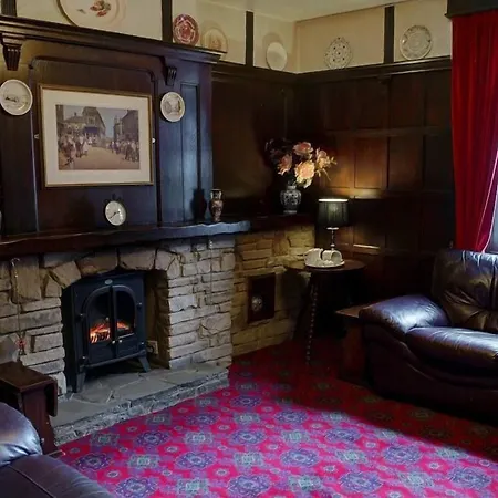 The Old White Lion Hotel-2