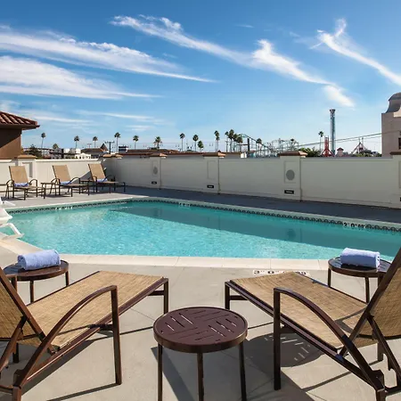 Courtyard By Marriott Santa Cruz-2