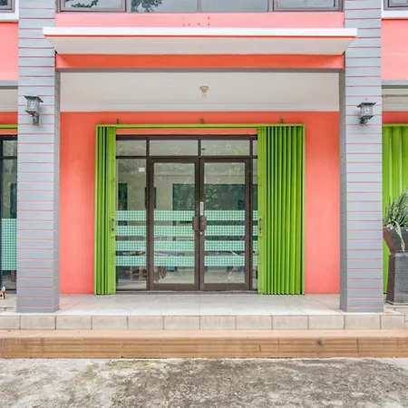 RedDoorz near Taman Mini Jakarta-3