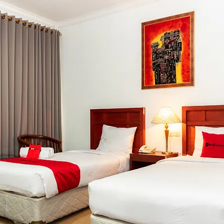 RedDoorz Plus Syariah near Java Supermall Semarang 2-3