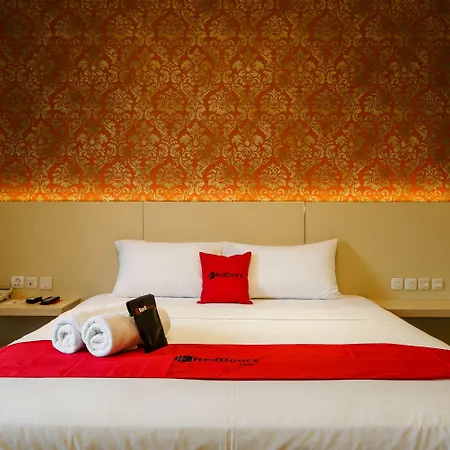 Reddoorz Plus Near Dunia Fantasi Ancol-3