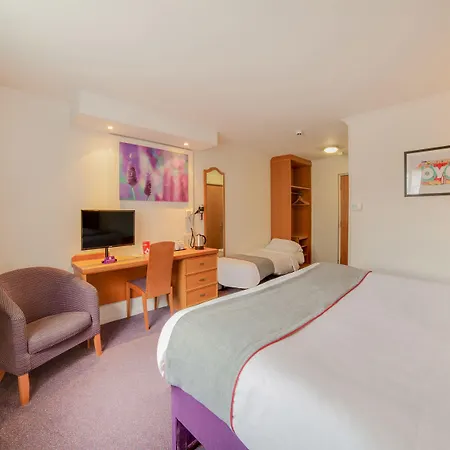 Oyo Lakeside Haydock Hotel, St Helens, A580 East Lancs, Garswood Old Road-3