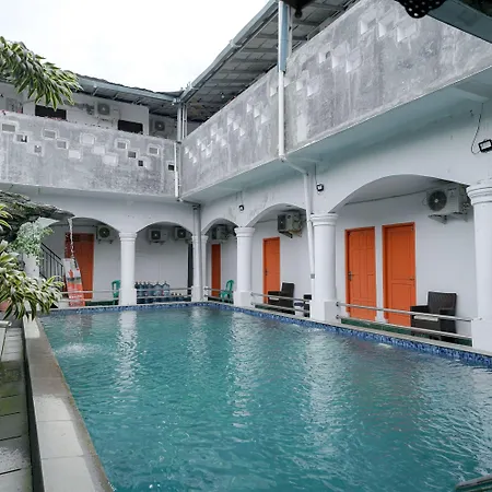 RedDoorz Syariah near Exit Toll Puncak-3