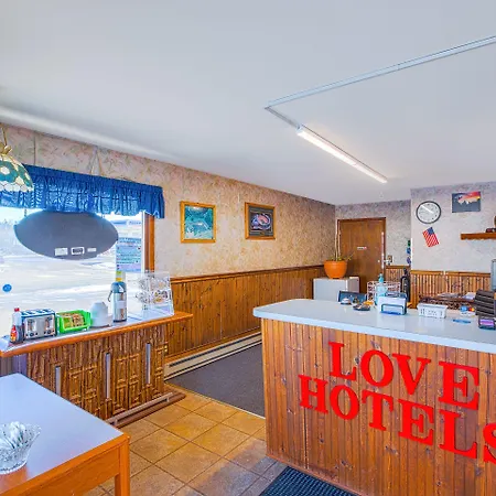 Love Hotels Tomahawk By Oyo At Lake Mohawksin Wi-3