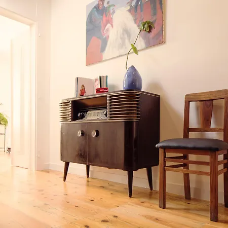 Lisbon Calling Rooms & Studio-3