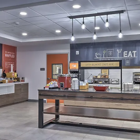 Hampton Inn & Suites Keene-3