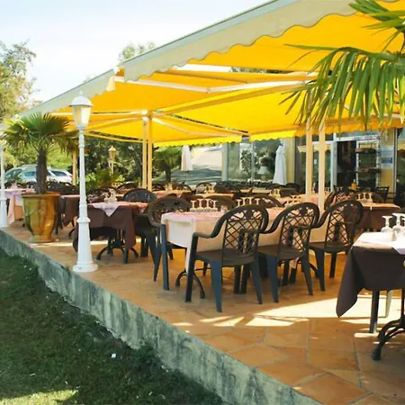 Hotel Les Cavalets-3