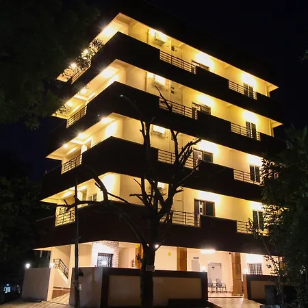 Itsy Hotels Riyas Grand-2