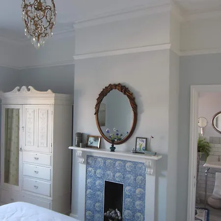 Anne'S House-2