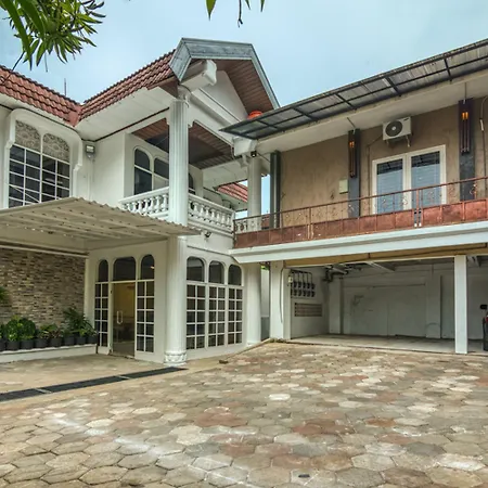RedDoorz Plus near Akademi Kepolisian Semarang 3-2