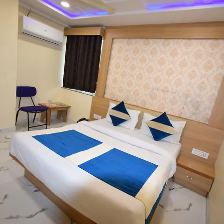 Hotel Midnight-3