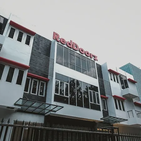 Reddoorz Plus Near Plaza Blok M-3