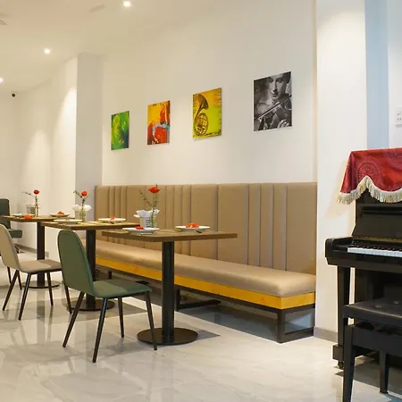 Piano Hotel-3