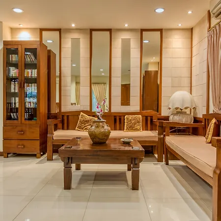 Reddoorz Plus Near Dharmawangsa Square-3