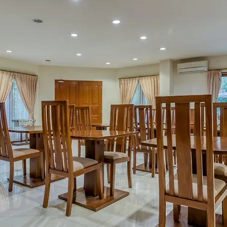 Reddoorz Plus Near Dharmawangsa Square-2