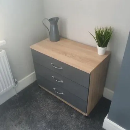 Townhouse @ 11 Nicholls Street Stoke-2