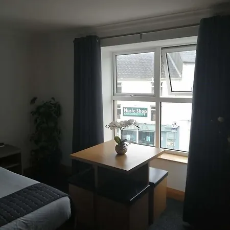 Reveller Bar Lodgings-2