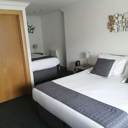 Reveller Bar Lodgings-3