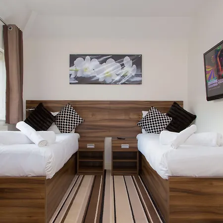 Langley Guest House Nr Pinewood Studios-3