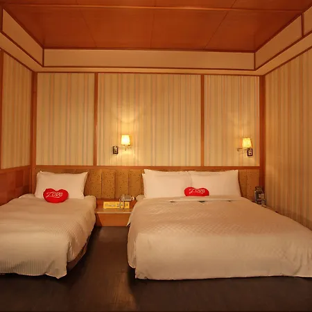 Chateau Motel-2