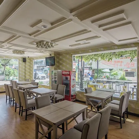 RedDoorz Plus near Mangga Besar Station 2-2