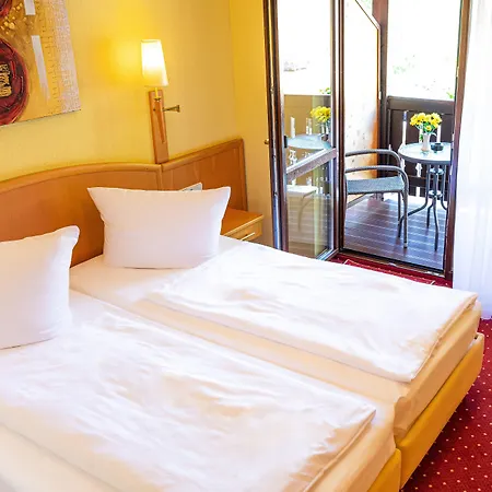 Hotel Elbpromenade-3