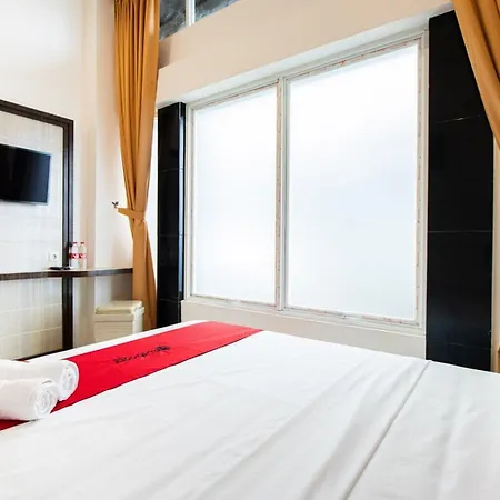 Reddoorz Plus @ Centrium Katamso Medan-3
