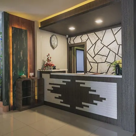 Reddoorz Plus Near Gold Coast Ferry Terminal Batam-3