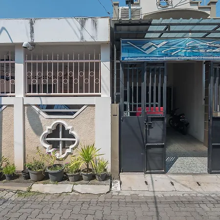 Reddoorz Near Mt Haryono Semarang-3