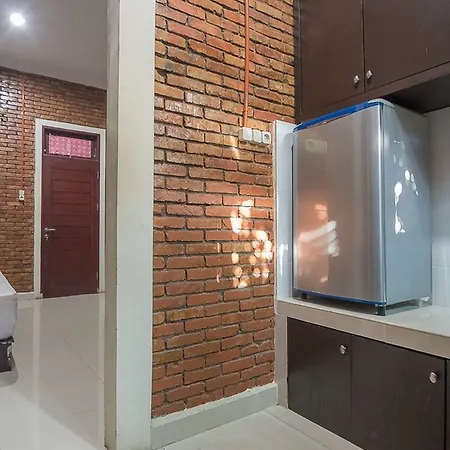 Reddoorz Plus Near Cambridge City Square 2 Medan-3
