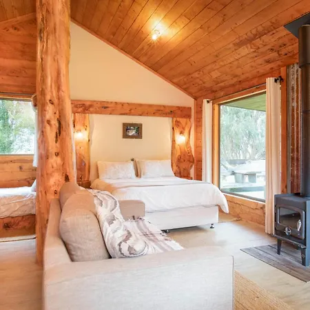 Rustic Hut Bush Retreat-2