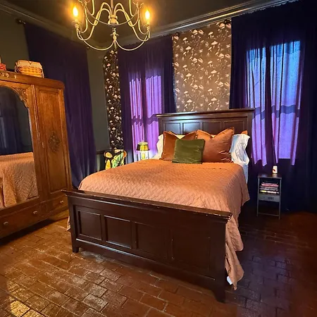 The 1883 Peabody House Bed & Breakfast-3