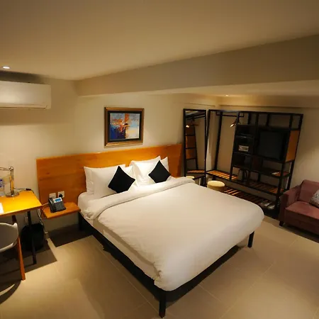 The Avenue Hotel-3