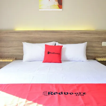 RedDoorz near Mangga Dua Square-3