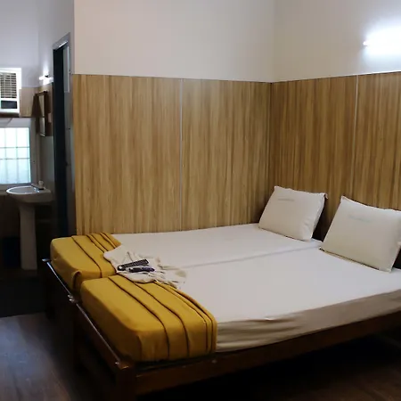 Hotel Saravanaa-3