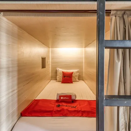 RedDoorz Hostel near Stadion Mandala Krida Yogya-2
