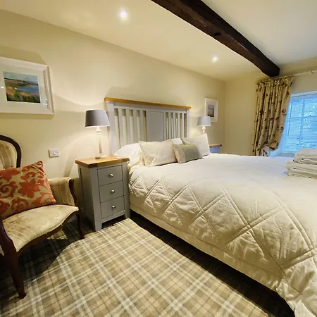 The Moon Inn At Stoney Middleton-3