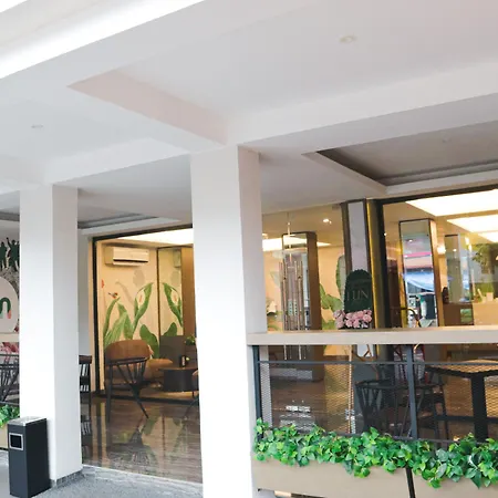 Lun Hotel Manado-2