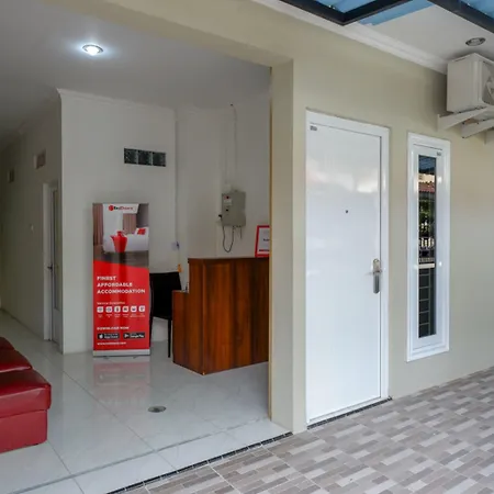 RedDoorz Hostel near Kota Lama Semarang-2