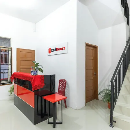 RedDoorz @ Jalan Dr Mansyur Medan 2-3