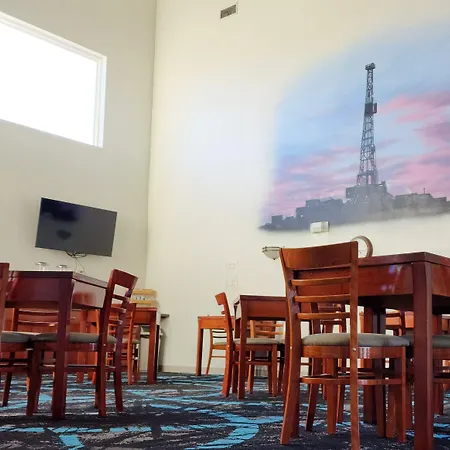 Fairbridge Inn & Suites Canadian-2