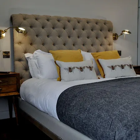 Upstairs At 33 - Self Check In Boutique Accommodation In Worcester Centre-3