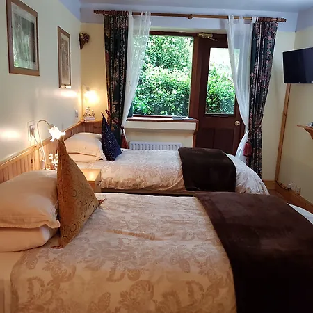 Kylemore Pass Hotel-3