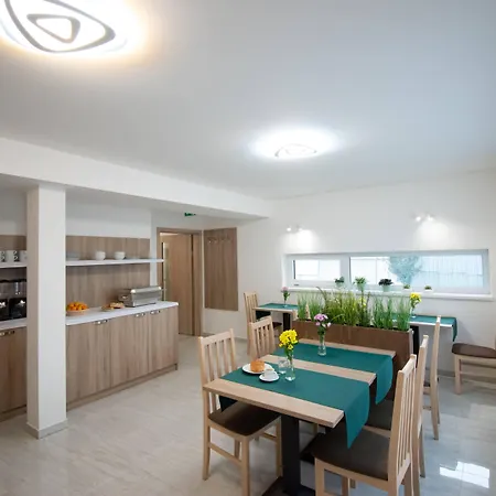 Solid Gold Garni Hotel-2